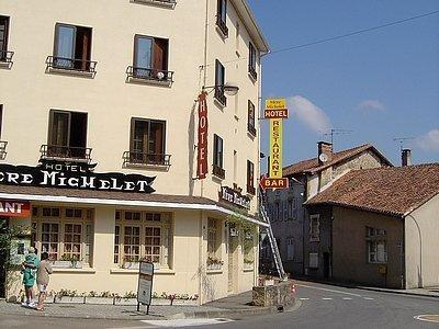 Hotel De La Mere Michelet Confolens Dış mekan fotoğraf