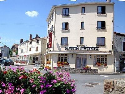 Hotel De La Mere Michelet Confolens Dış mekan fotoğraf